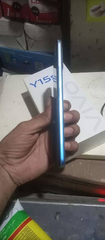 Vivo y15 S 3GB Ram 32 GB hard with orignal box and charger 2