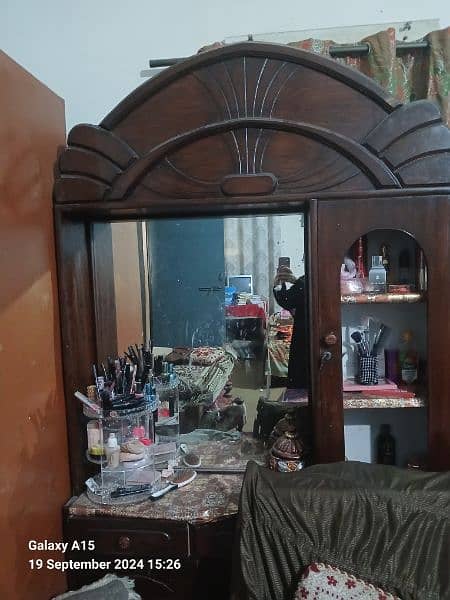 dressing table + brtano wali almari 2