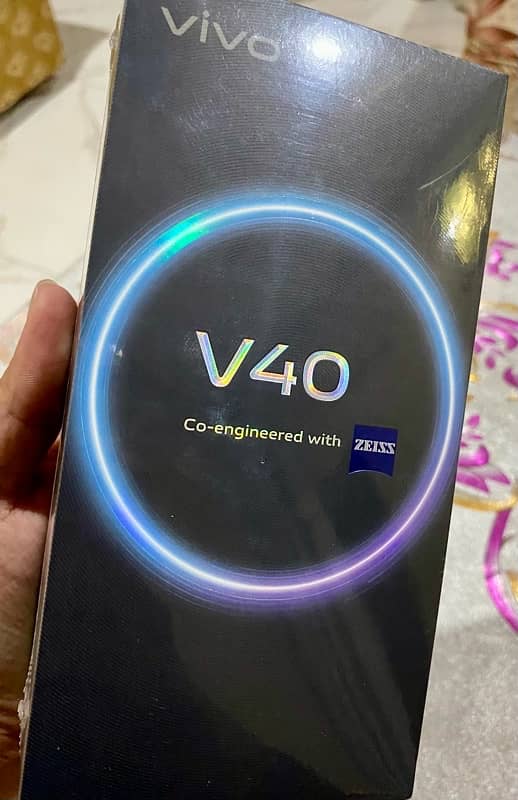 Vivo v40 1