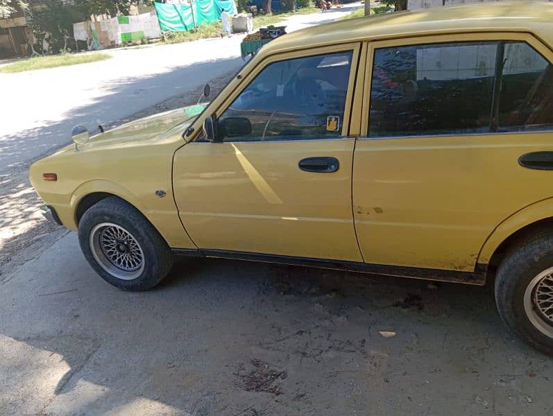 Toyota Corolla 1976 3