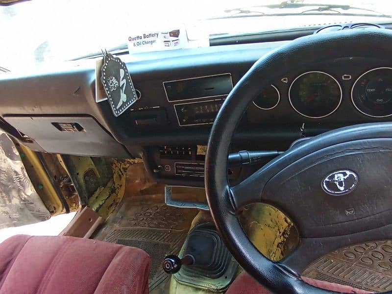 Toyota Corolla 1976 4