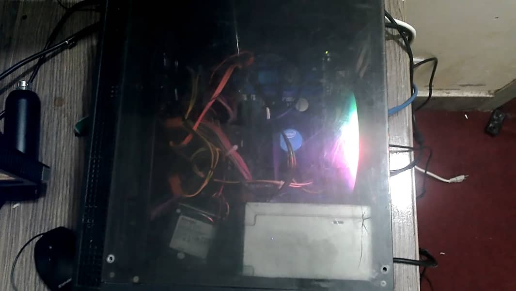 Core i7 3rd gen/10gb ram/600 watt psu/1tb hdd/128gb ssd/gaming case 3