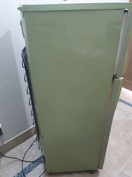 Small fridge 2 doors 4