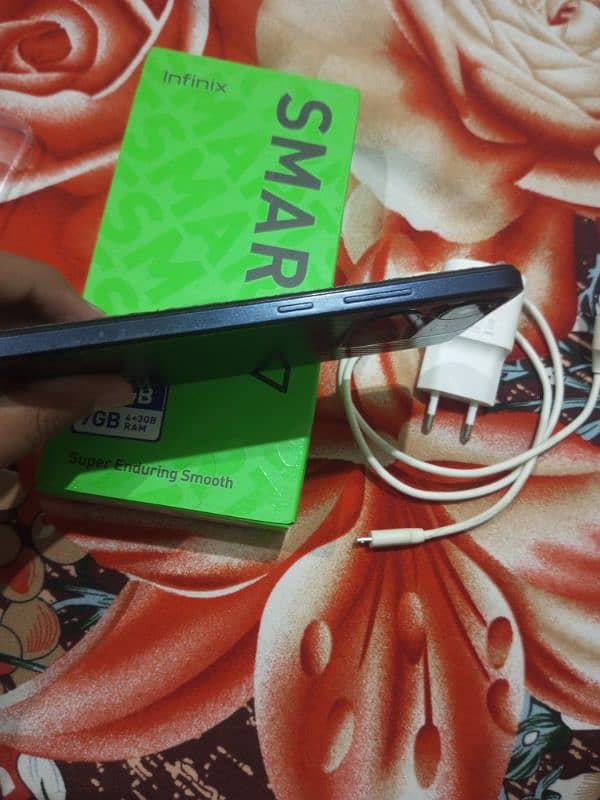 infinix smart 7 new phone 8month waranti available 4+3/64 3