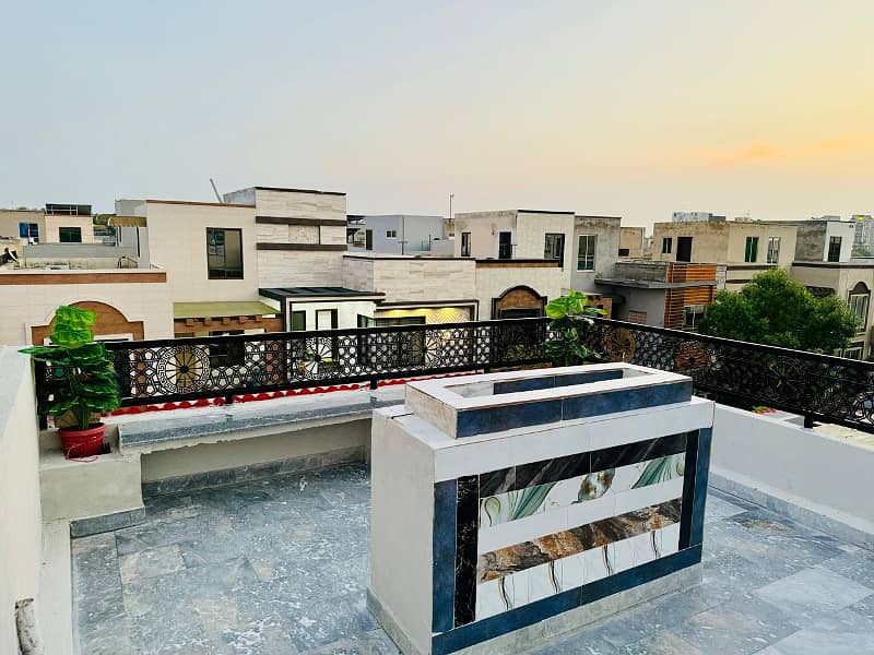 Five Marla Non-Furnished Brand New Luxurious Spanish House With Ultra Classic Architect Available For Sale In Bahria Town, Lahore. 3