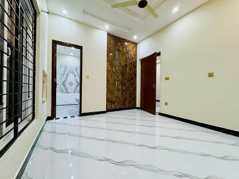 Five Marla Non-Furnished Brand New Luxurious Spanish House With Ultra Classic Architect Available For Sale In Bahria Town, Lahore. 9