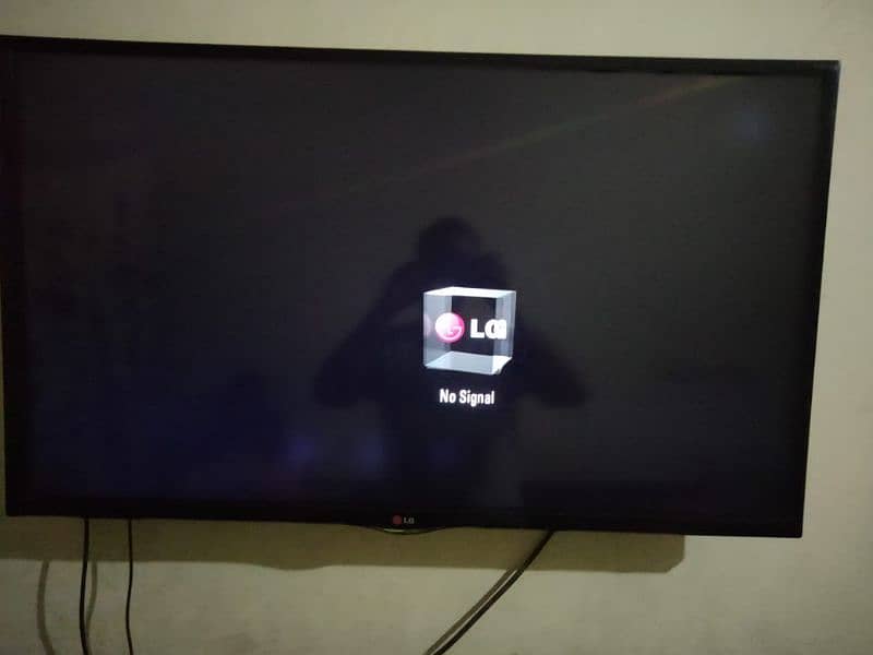 LG LCD tv 42inches 1