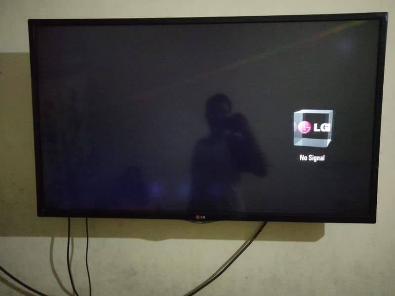 LG LCD tv 42inches 2