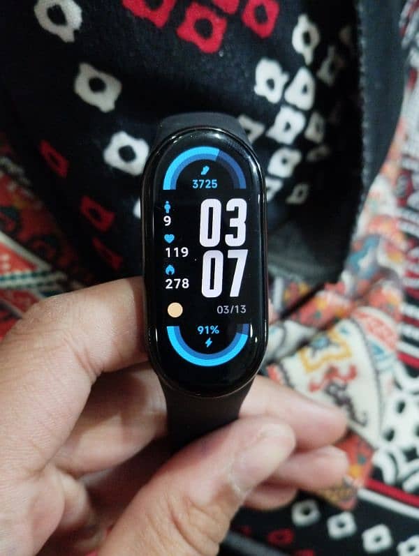 Mi band 8 2024 7 month used minnor sctracth 3