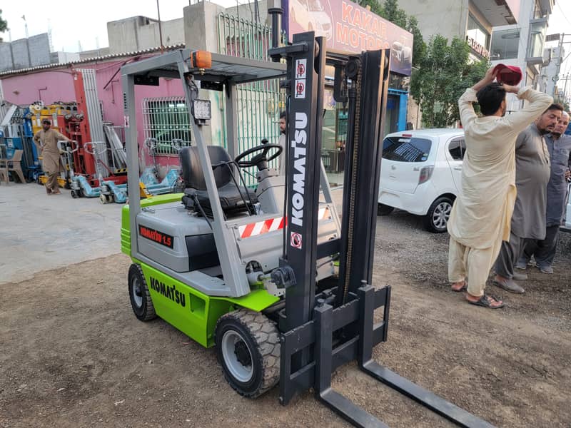 Komatsu 1.5 Ton Forklift Lifter for Sale in Karachi Pakistan at RB 4