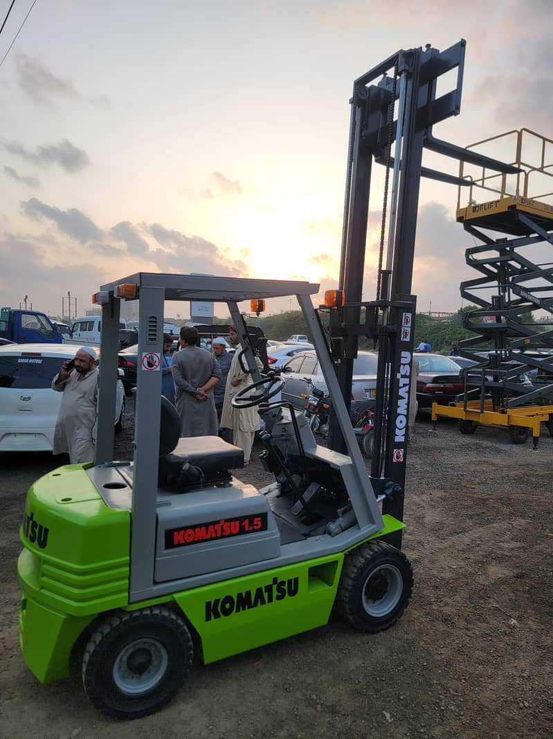 Komatsu 1.5 Ton Forklift Lifter for Sale in Karachi Pakistan at RB 7