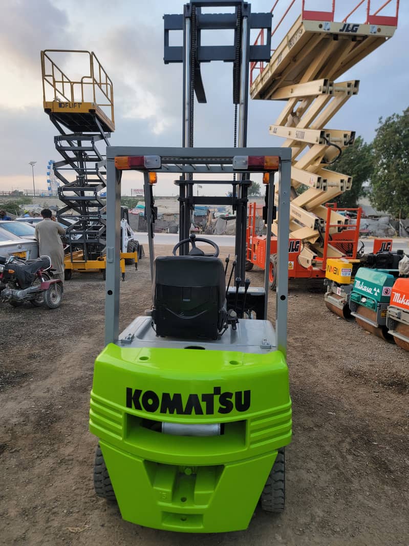 Komatsu 1.5 Ton Forklift Lifter for Sale in Karachi Pakistan at RB 8