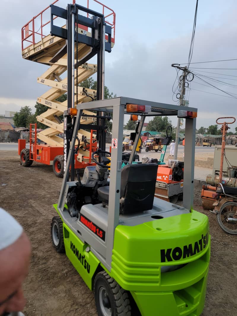 Komatsu 1.5 Ton Forklift Lifter for Sale in Karachi Pakistan at RB 9