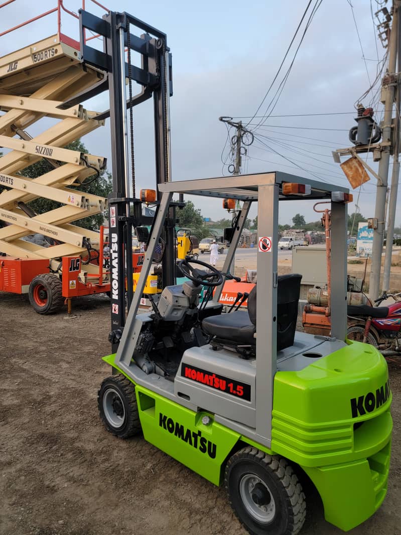 Komatsu 1.5 Ton Forklift Lifter for Sale in Karachi Pakistan at RB 10