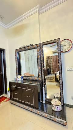 Stylish Dressing Table for Sale - Great Condition (Shishamwood)