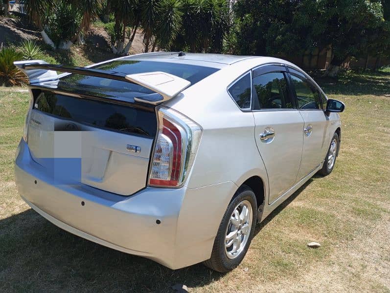 Toyota Prius 2012 For Exchange with Glory 580 Pro 3