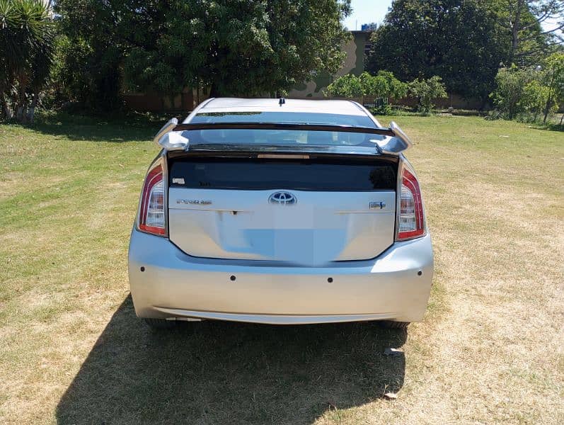 Toyota Prius 2012 For Exchange with Glory 580 Pro 8