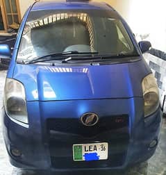 Vitz RS 1.5. ORAGNIL