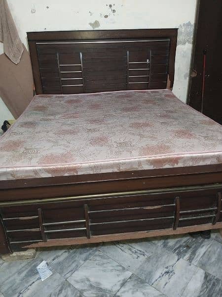 heavy bed with side tables 4