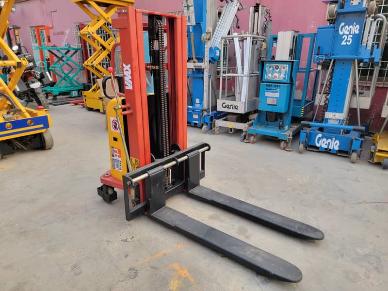 1.5 Ton Semi Electric Pallet Stacker Lifter Forklift for Sale in KHI 2