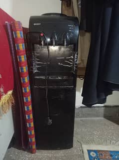 Water Dispensor in good condition 0