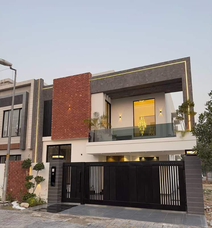 Ten Marla Non-Furnished Brand New Luxurious House For Sale In Bahria Town, Lahore. 0