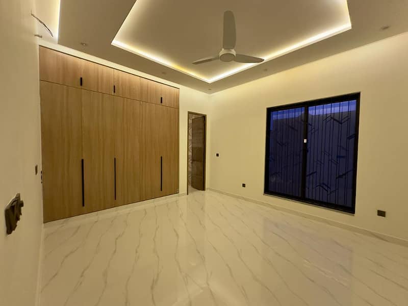 Ten Marla Non-Furnished Brand New Luxurious House For Sale In Bahria Town, Lahore. 4