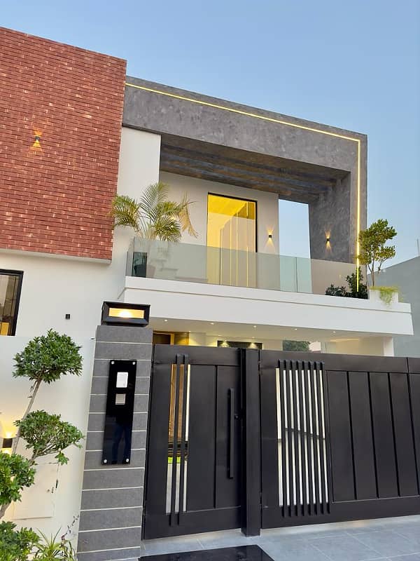 Ten Marla Non-Furnished Brand New Luxurious House For Sale In Bahria Town, Lahore. 24