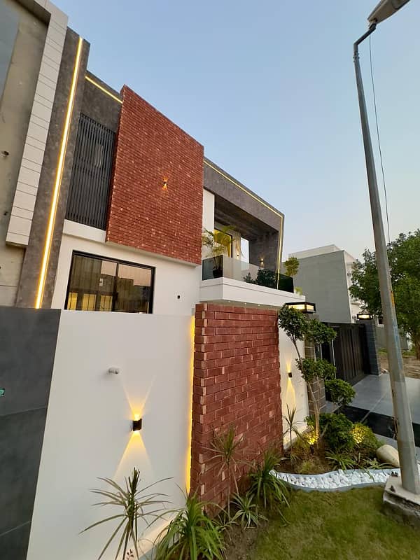 Ten Marla Non-Furnished Brand New Luxurious House For Sale In Bahria Town, Lahore. 25