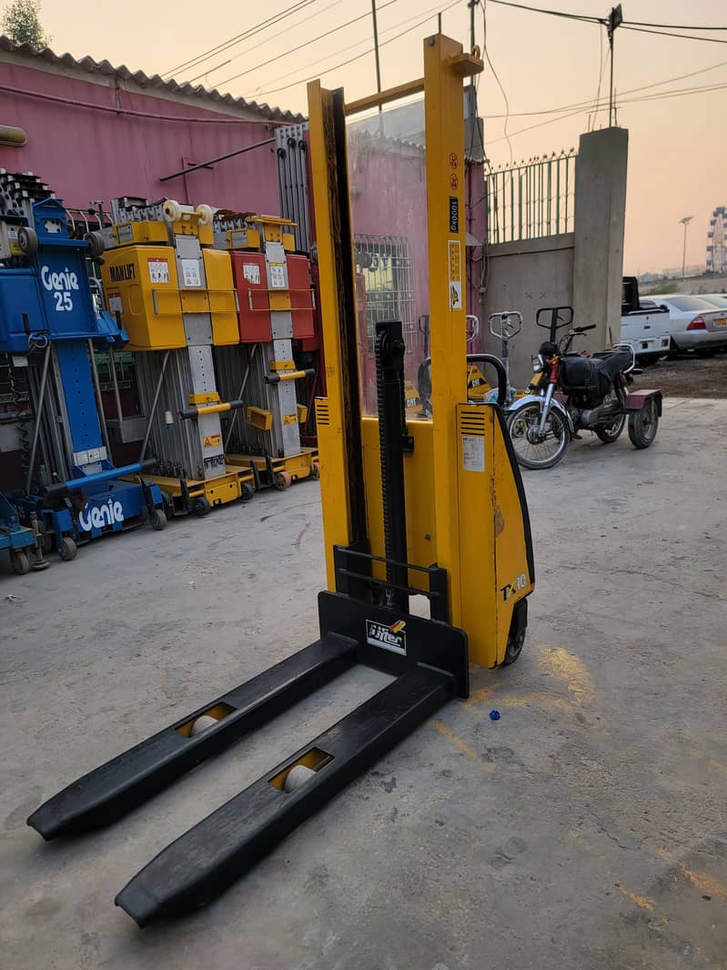 PRAMAC 1 Ton Semi Electric Pallet Stacker Lifter forklift for Sale 3