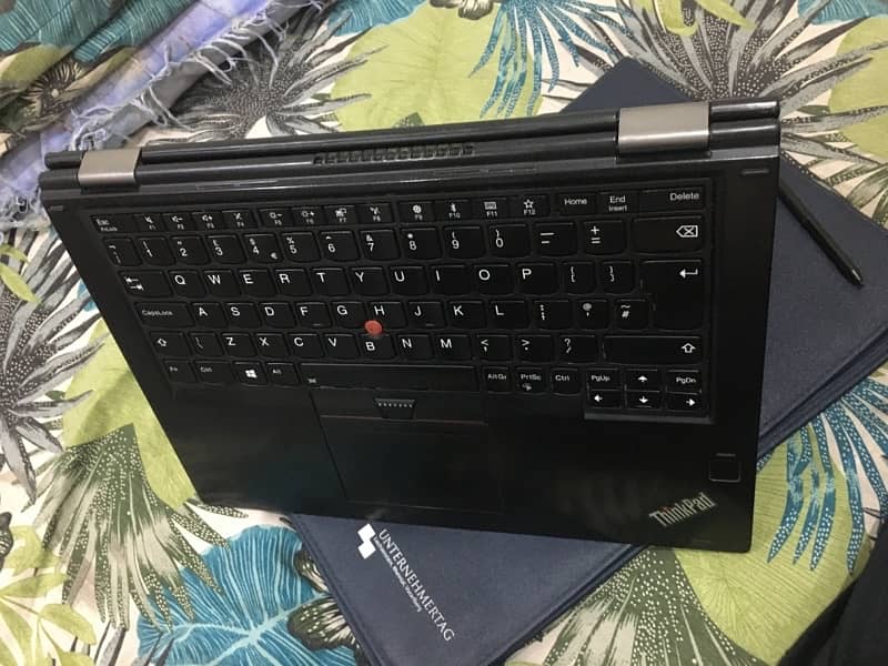 Lenovo Thinkpad x380 Yoga 1