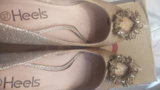 Just 2 hours used pumps with heel