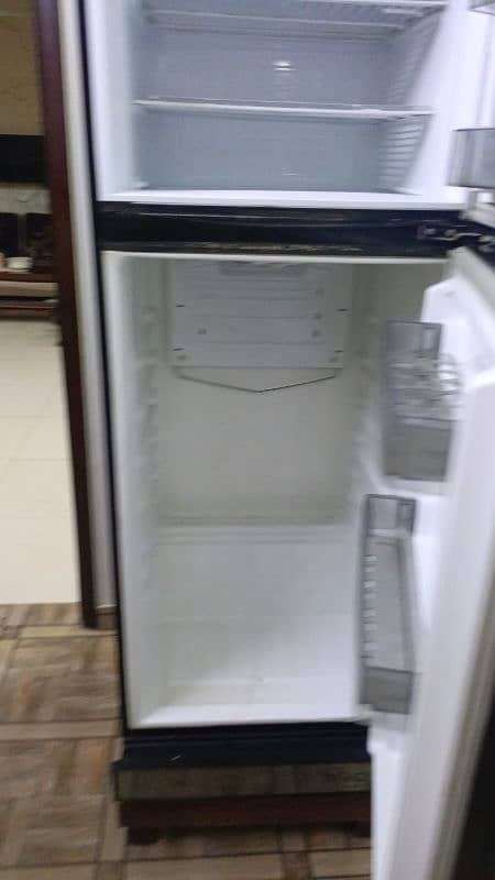 pel refrigerator good condition 2