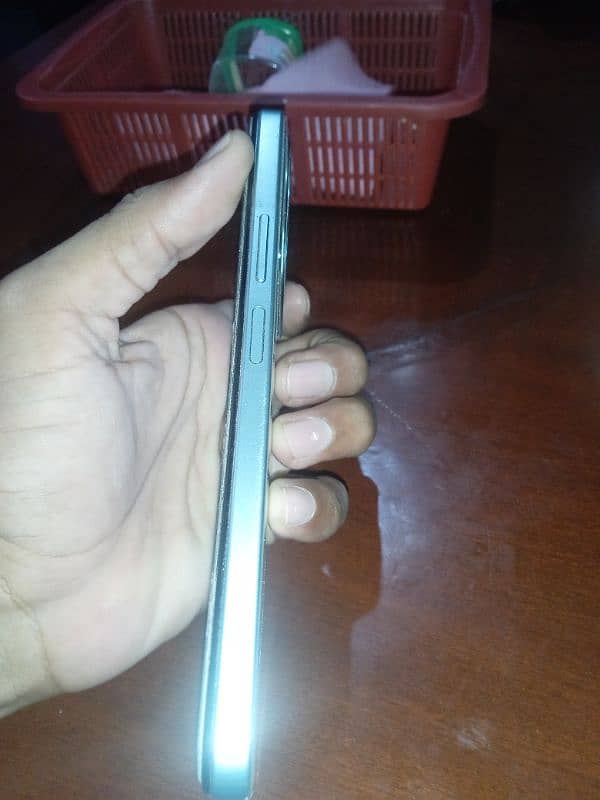 Vivo y22 4+4/64 with box and charger WhatsApp and call 2