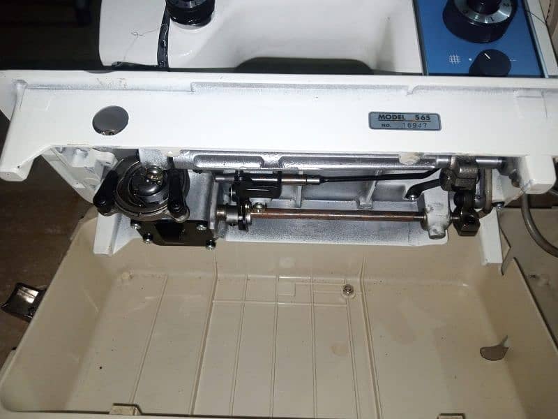 Riccar domestic sewing machine 3