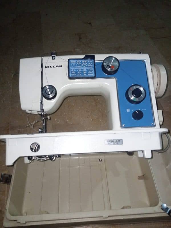 Riccar domestic sewing machine 4