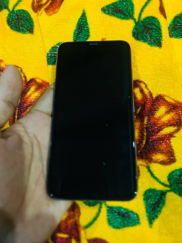 iphone Xsmax (256 gb gold) non pta (urgent sale) 5