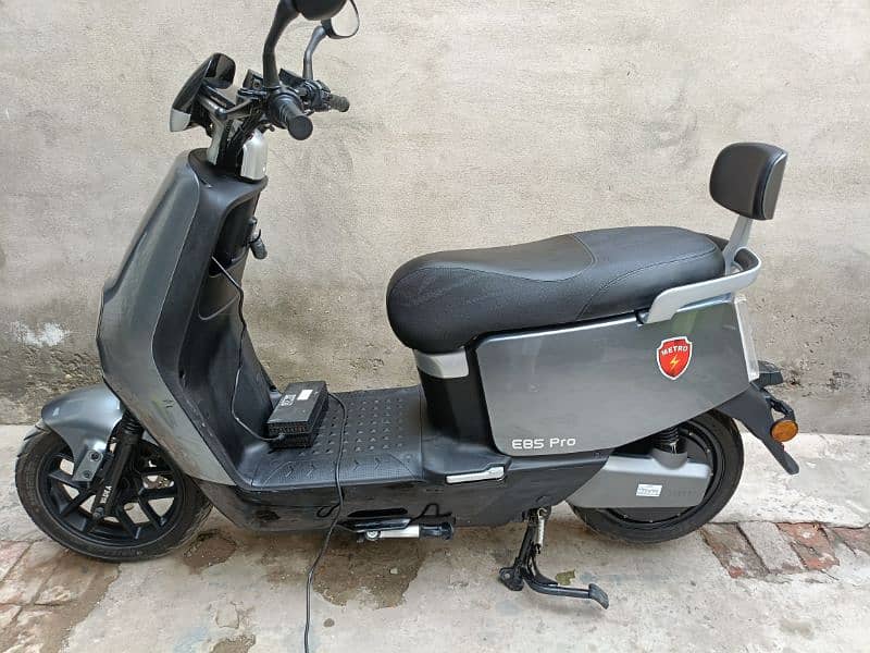 Metro E8S pro electric scooty yadea scooter 0