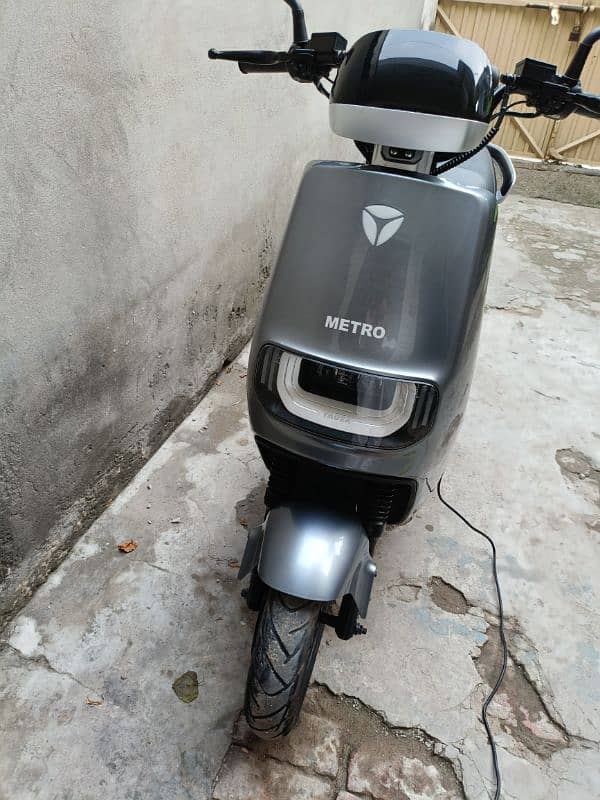 Metro E8S pro electric scooty yadea scooter 2