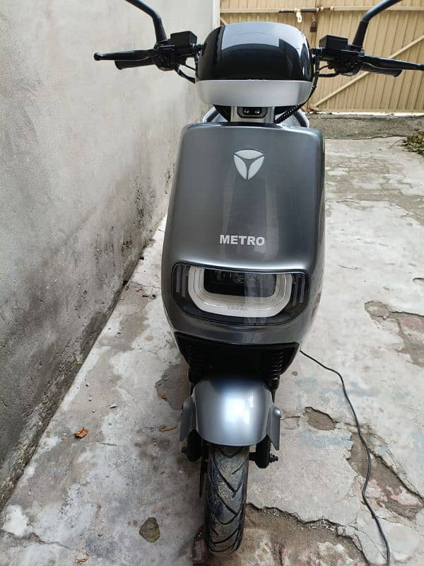 Metro E8S pro electric scooty yadea scooter 3