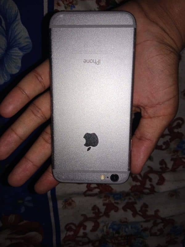 I phone 6 urgent sale 9k fanil 03057511868 1