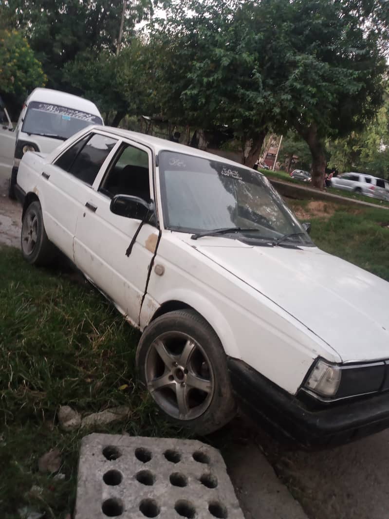 Nissan Sunny 1987 3