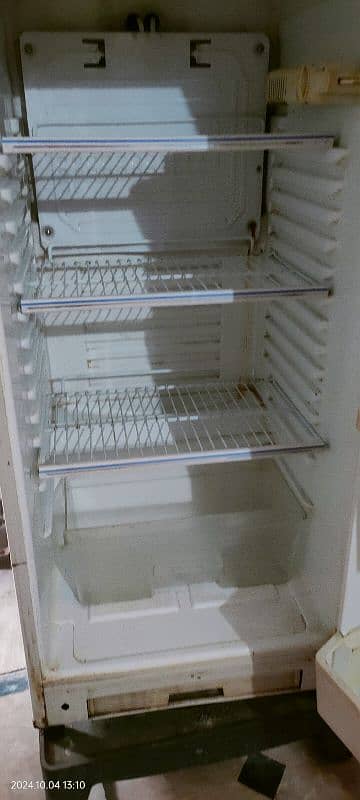 fridge bilkul ok ha koi masla nai 4