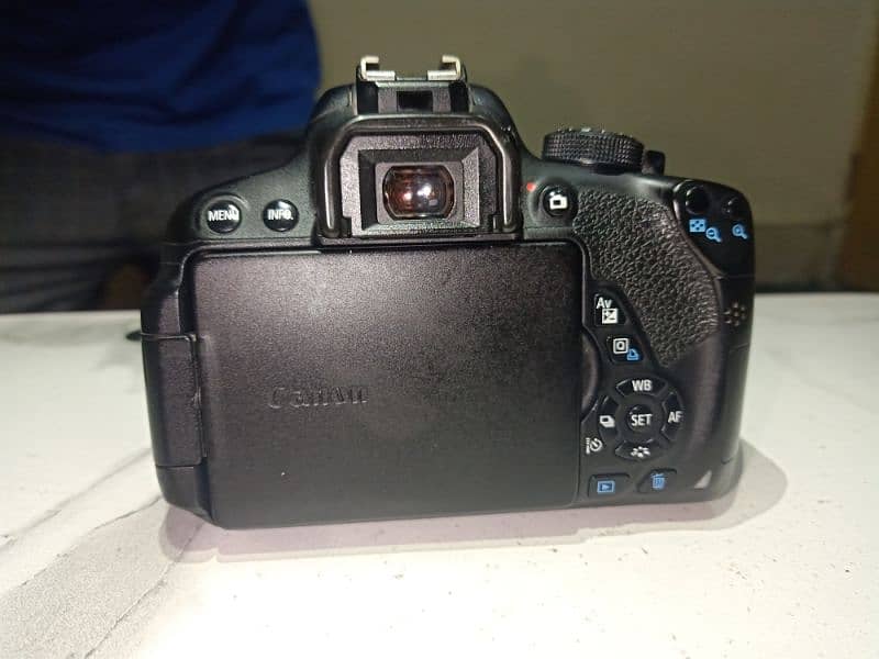 Canon EOS 700D DSLR – Perfect Condition (10/10) 6