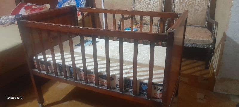 baby cot with new metras woodan 1