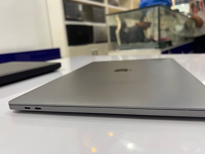 Macbook Pro 2019 I7 9th 32/512 2