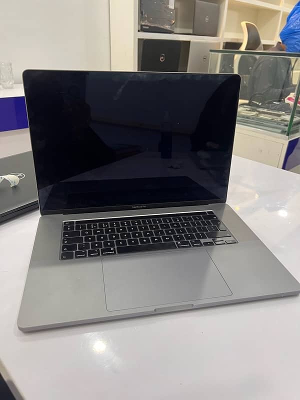 Macbook Pro 2019 I7 9th 32/512 5