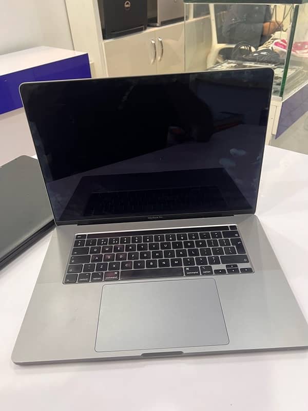 Macbook Pro 2019 I7 9th 32/512 7