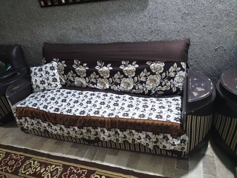 3 seter sofa for sale. Condition used. . Brilliant sofa 1