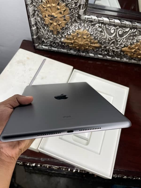 Ipad 8th Generation  128/GB 1